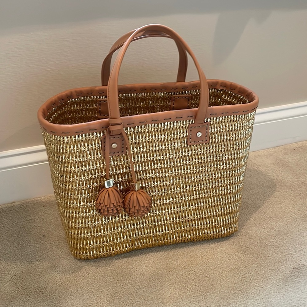 Super cute never used Tory burch beach bag